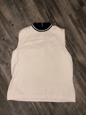 90s St. John woman’s summer blouse - small 
Old money style